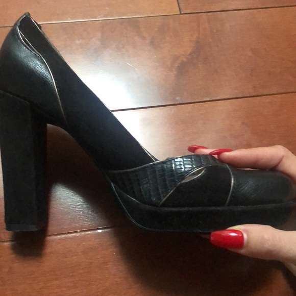 CLEAROUT!! Lot of Heels (sizes 5.5-6)- FOUR PAIRS! - Picture 12 of 13